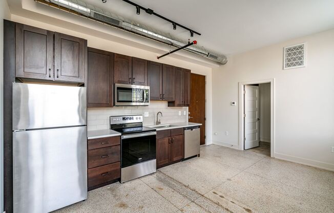 1 bed, 1 bath, $1,000, Unit 875 Michigan Ave Apt. 204