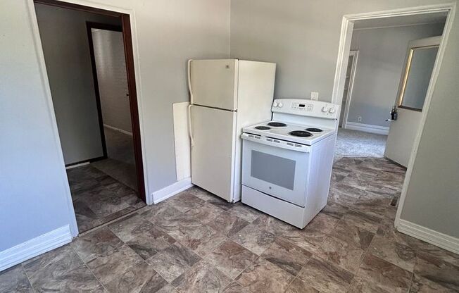 1 bed, 1 bath, 700 sqft, $749, Unit 325 Pontiac Street