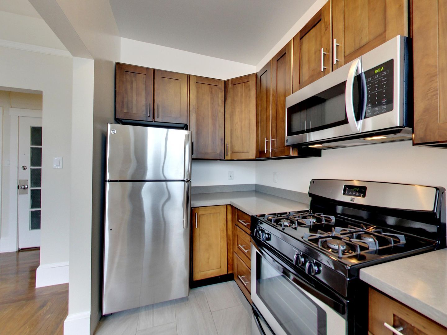 40 Tiffany Avenue (1288r)