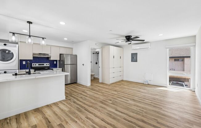 Studio, 1 bath, 430 sqft, $2,264, Unit 2332 - 203