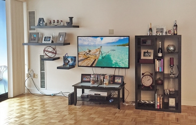 2 beds, 1 bath, 885 sqft, $3,600, Unit 409