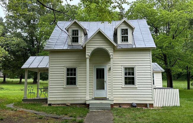 FABULOUS FARMHOUSE IN GOOCHLAND, INCLUDES ALL UTILITIES