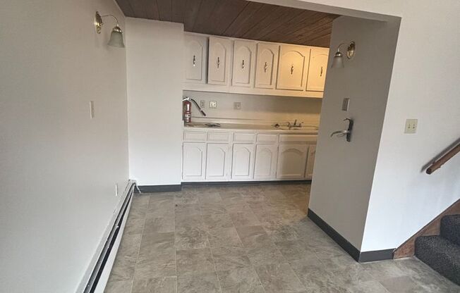 3 beds, 1.5 baths, 1,204 sqft, $1,569, Unit 5206 05