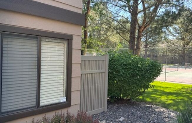 Beautiful 1 bed 1.5 Bath Condo in The Village at Donner Springs