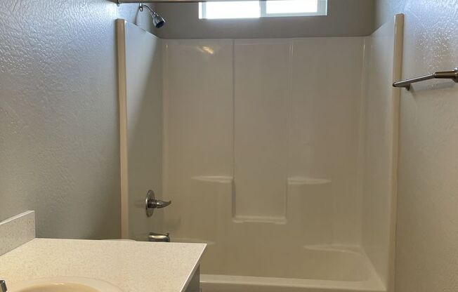 2 beds, 1 bath, $1,575