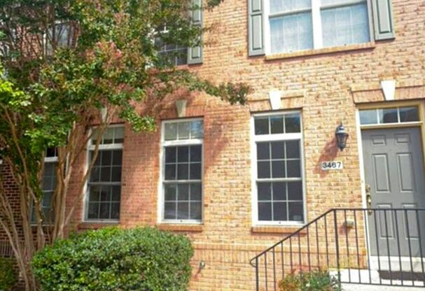 Beautiful 3 Bed 3.5 Bath Brick Townhome In Vibrant Bowmans Hill
