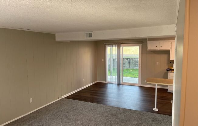 2 beds, 1 bath, 1,000 sqft, $960, Unit 2160 - Unit C3