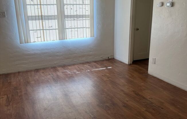 1 bed, 1 bath, 600 sqft, $900