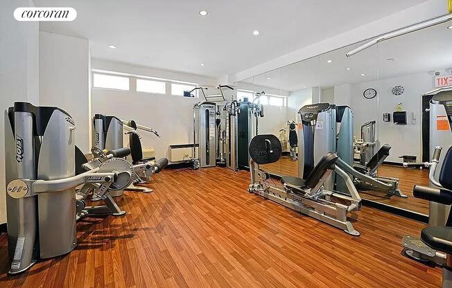 2 beds, 1 bath, 900 sqft, $5,000, Unit 3S