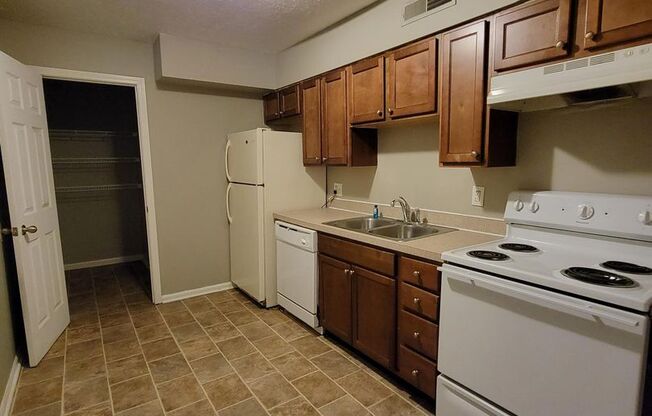 2 beds, 1 bath, 830 sqft, $1,090, Unit 86