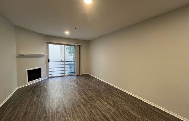 1 bed, 1 bath, 700 sqft, $2,048, Unit 208