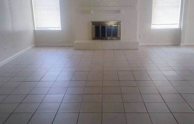 Beautiful 4 Bedroom 2 Bathroom in Carrollton!