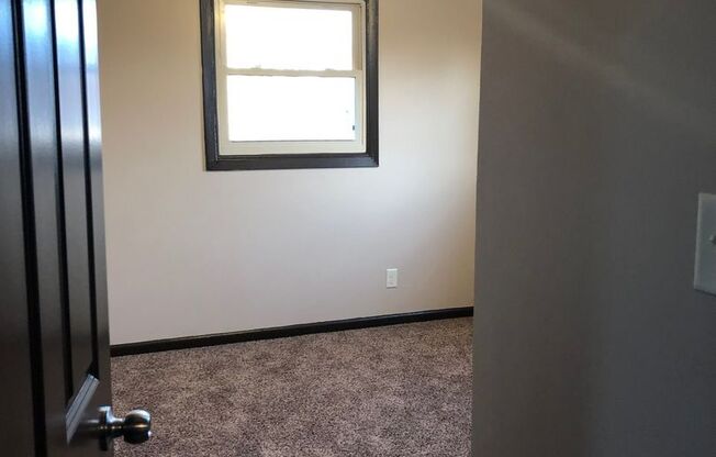 3 beds, 1 bath, 1,101 sqft, $1,800, Unit #4