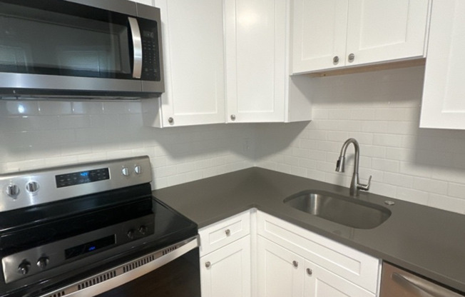 1 bed, 1 bath, 500 sqft, $2,000, Unit 1602 Walnut St Unit #2