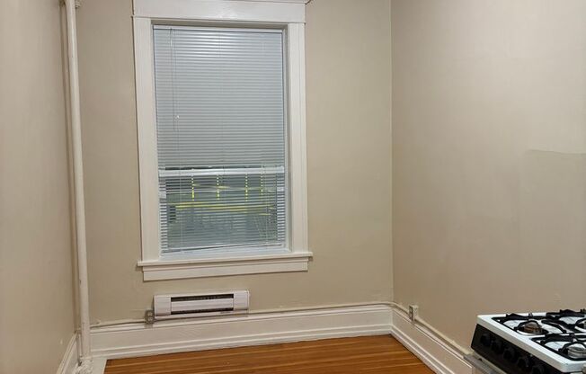 Studio, 1 bath, 150 sqft, $800, Unit 08