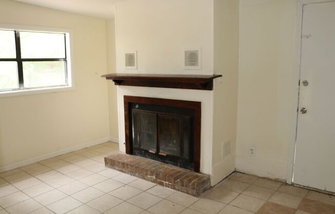 3 beds, 1.5 baths, $895