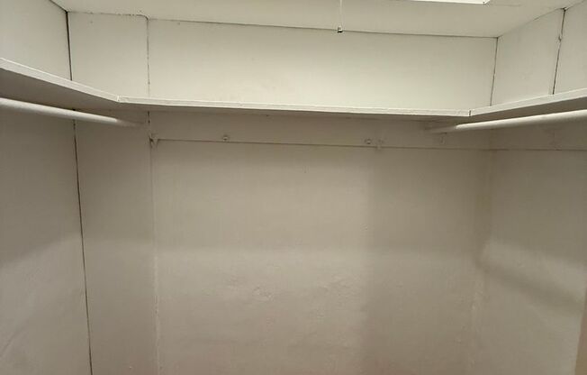 Studio, 1 bath, 294 sqft, $1,230, Unit New King Edward  5A4