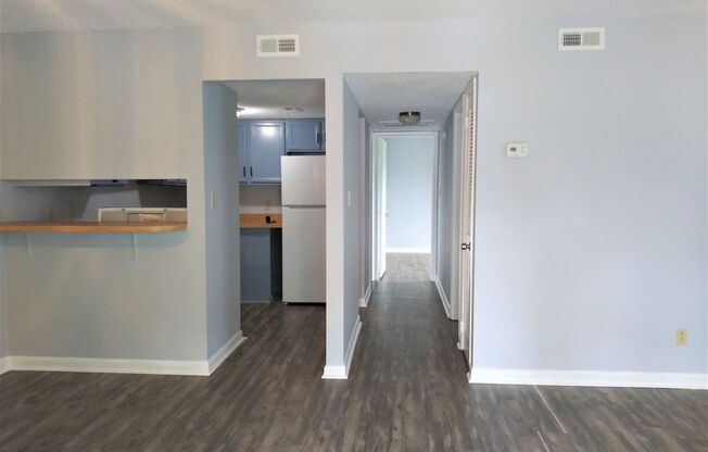 2 beds, 1 bath, $775, Unit Unit "D"