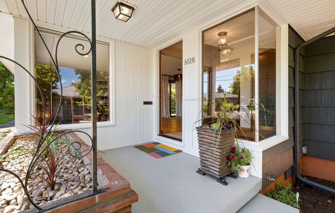 Mid-Century Classic! 3bd/3ba 2700 sf Short Term- FULLY FURNISHED!