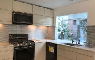 1 bed, 1 bath, 500 sqft, $2,395, Unit 2645 1/2 (middle unit)