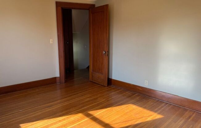 3 beds, 1 bath, $2,200