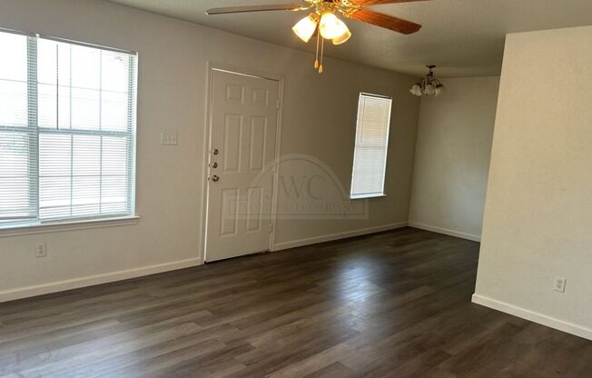 2 beds, 1 bath, $700, Unit 1304 Dugger Unit D