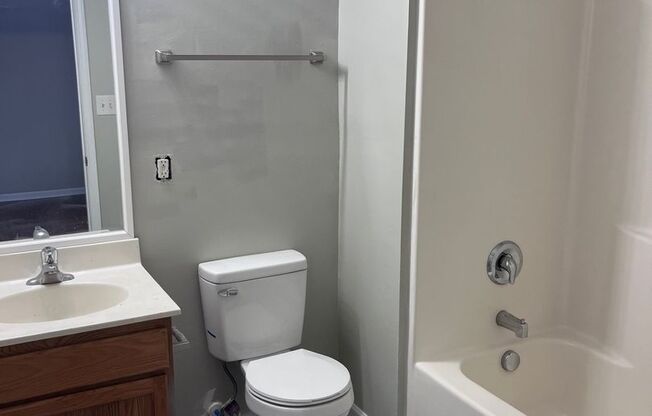 3 Bedroom 3 Bathroom Townhouse!