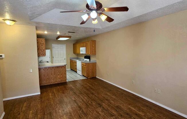 2 beds, 2 baths, 940 sqft, $850, Unit Unit 2