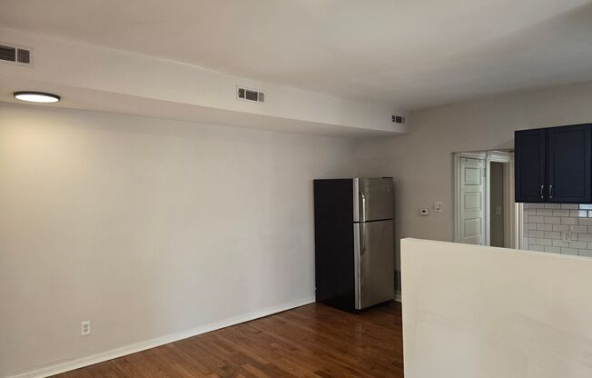 2 beds, 1 bath, $1,250, Unit 3425 2F