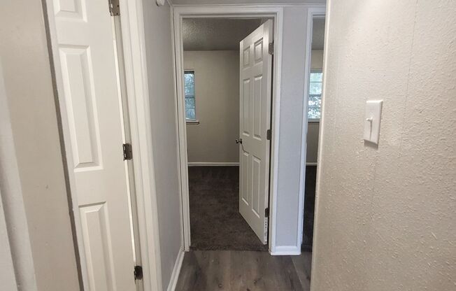 3 beds, 1 bath, 775 sqft, $894, Unit 415-17 Winfield-415 Winfield
