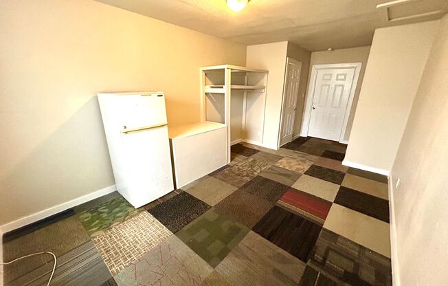 AVAILABLE NOW! Charming Efficiency Unit Minutes from Downtown! All Bills Paid!!