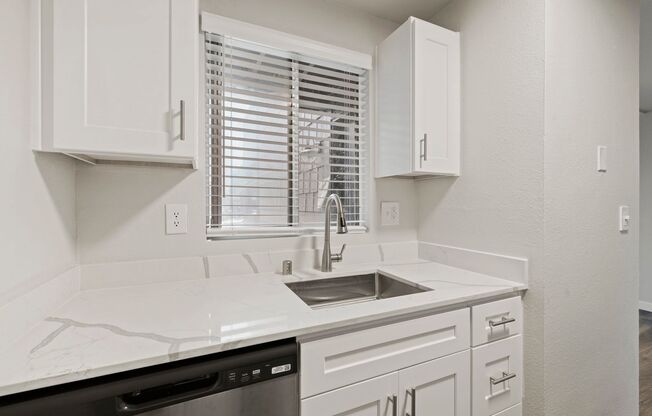 2 beds, 1 bath, 800 sqft, $1,795, Unit F-16