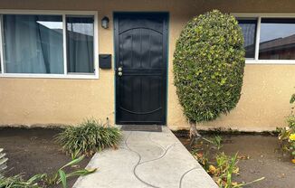 2 beds, 1 bath, $1,395, Unit **72 University #B-887