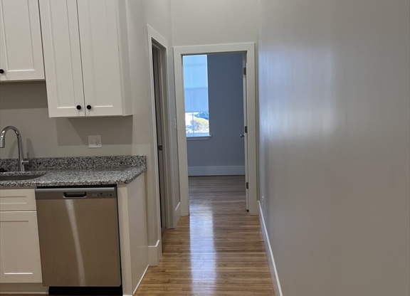 1 bed, 1 bath, 525 sqft, $1,550, Unit 19