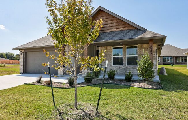 Brand New Home in Mustang!