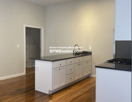 3 beds, 1 bath, 999 sqft, $3,200, Unit 8