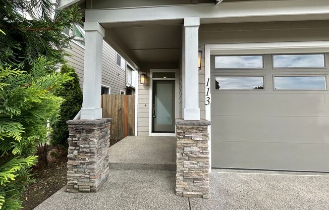 3 beds, 2.5 baths, $2,800