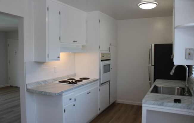 2 beds, 1.5 baths, $2,595, Unit #306