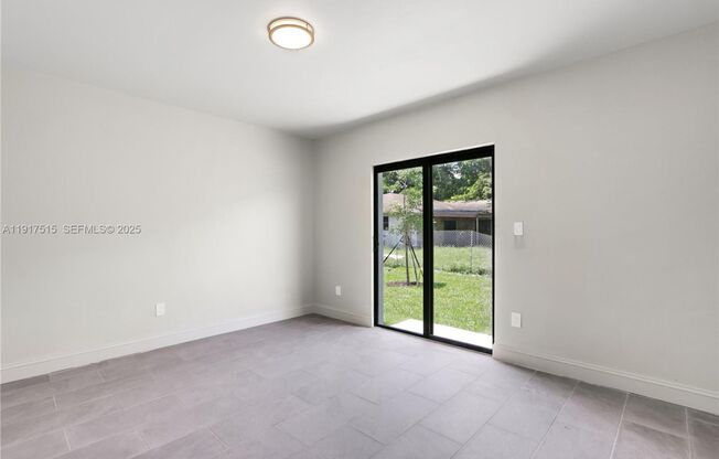 981 NW 4TH AVE POMPANO BEACH, FL 33060