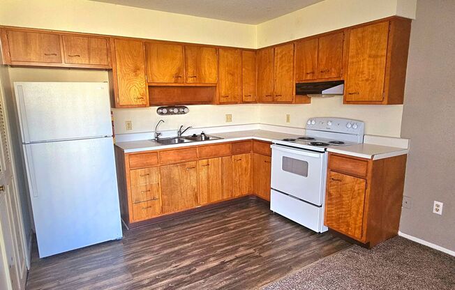 2 beds, 1 bath, 850 sqft, $800, Unit 2