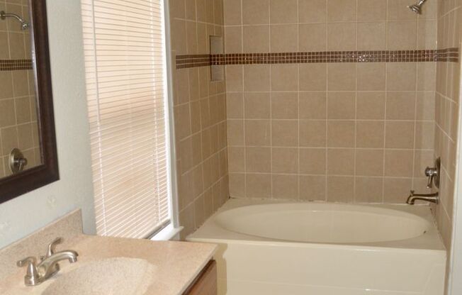 Charming 3 bed 2 bath with a converted garage in Heritage Farms