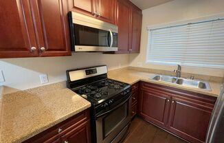 CONDO—PRIME 2 BED 2 BATH IN CENTRAL WOODLAND HILLS GATED COMMUNITY