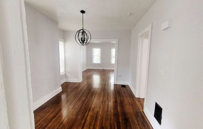 2 beds, 1 bath, 800 sqft, $1,395, Unit 515-Lower Meigs