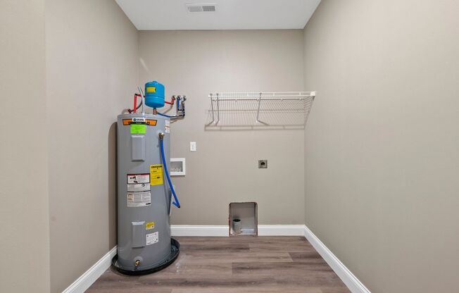 2 beds, 1 bath, 939 sqft, $900, Unit 137
