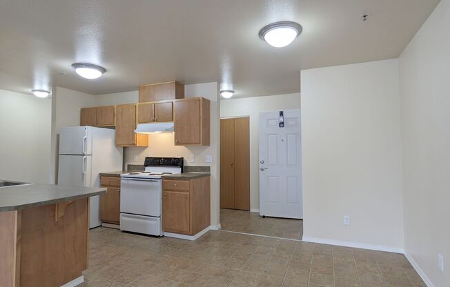 3 beds, 2 baths, 1,180 sqft, $1,585, Unit E304