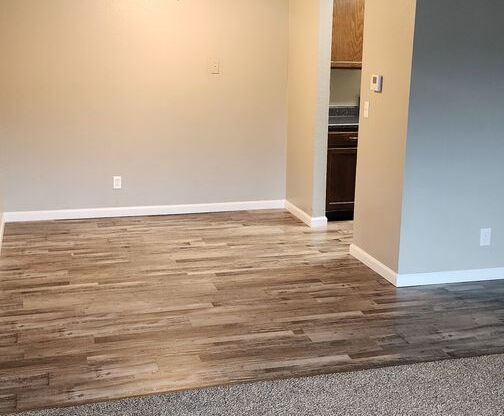 2 beds, 1 bath, 885 sqft, $750, Unit 215