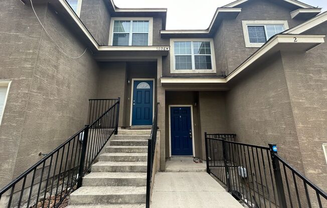AVAILABLE! 3 Bedroom 2.5 bathroom Town-Home!