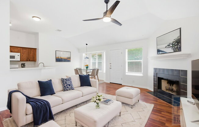 1006 BUTTERCUP CT