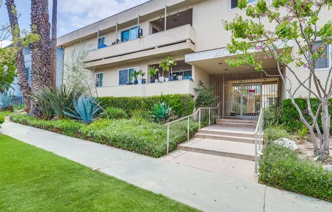 Baldwin Hills Apartment Living – Convenient, Connected, Comfortable!
