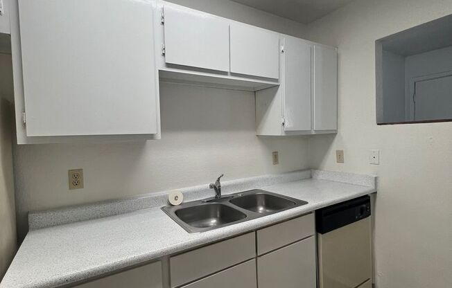 2 beds, 2 baths, 1,000 sqft, $1,275, Unit 401